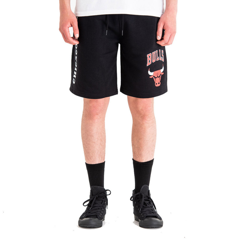 New Era Short New Era NBA LOGO STACK SHORT CHICAGO BULLS - 11860104 New Era Short New Era NBA LOGO STACK SHORT CHICAGO BULLS - 11860104